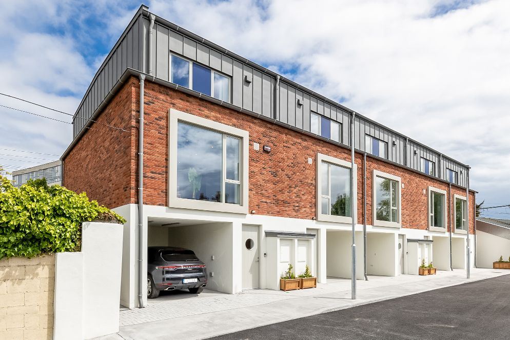 12 Emerald Cottages, off Grand Canal Street Upper, Ballsbridge, Dublin 4