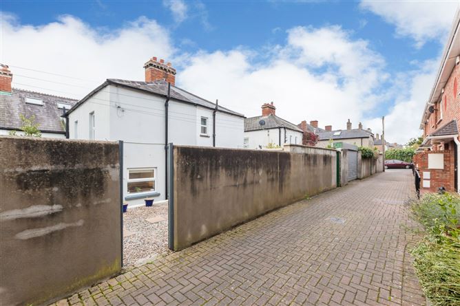 132 Botanic Road, Glasnevin, Dublin 9.