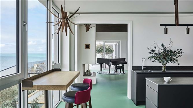 5,Cliff House Hotel
