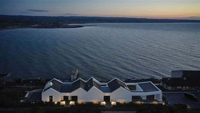 5,Cliff House Hotel
