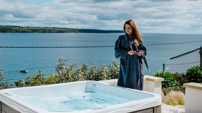 5,Cliff House Hotel