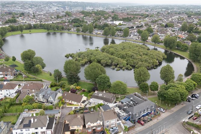 https://photos-a.propertyimages.ie/media/9/7/9/4936979/602f416a-1193-4c0b-aa50-9f98ec0fd642_l.jpg