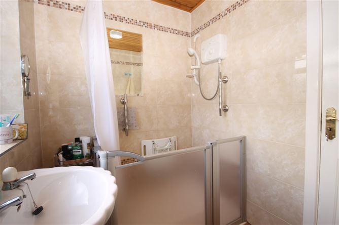 253 Glenview Park, Tallaght, Dublin 24