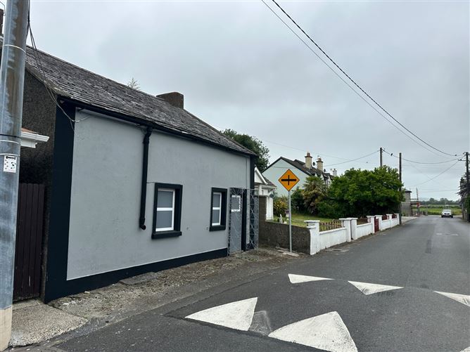 Chapel Street, Mooncoin, Co. Kilkenny