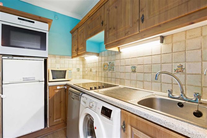 66 The Coombe, Dublin 8