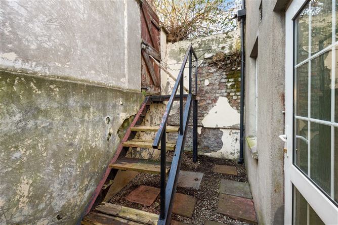 66 The Coombe, Dublin 8