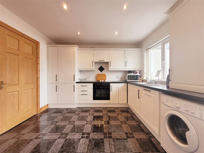 4 Court Lawn East, Manor Farm, Lehenaghmore, Cork