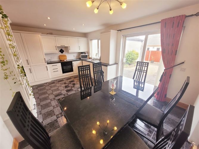 4 Court Lawn East, Manor Farm, Lehenaghmore, Cork