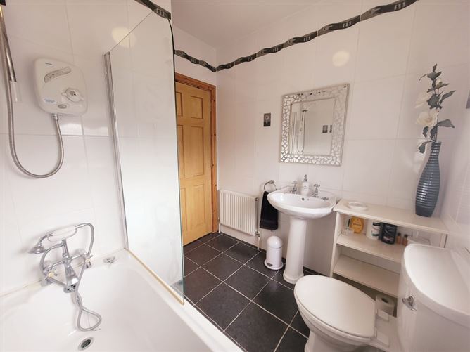 4 Court Lawn East, Manor Farm, Lehenaghmore, Cork