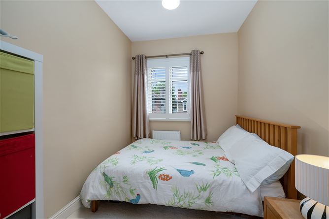 https://photos-a.propertyimages.ie/media/9/8/2/4939289/c5c5ee28-622b-45fb-aa05-50f42dc712c7_l.jpg