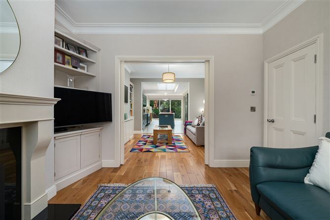 https://photos-a.propertyimages.ie/media/9/8/2/4939289/c5c5ee28-622b-45fb-aa05-50f42dc712c7_l.jpg