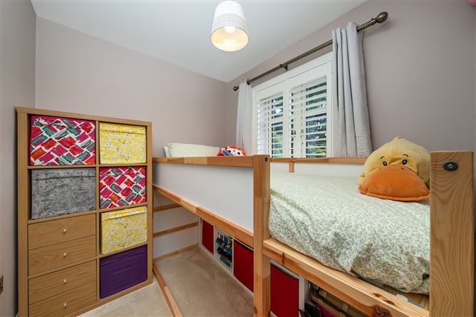 https://photos-a.propertyimages.ie/media/9/8/2/4939289/c5c5ee28-622b-45fb-aa05-50f42dc712c7_l.jpg