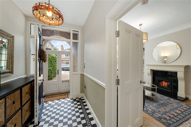 https://photos-a.propertyimages.ie/media/9/8/2/4939289/c5c5ee28-622b-45fb-aa05-50f42dc712c7_l.jpg