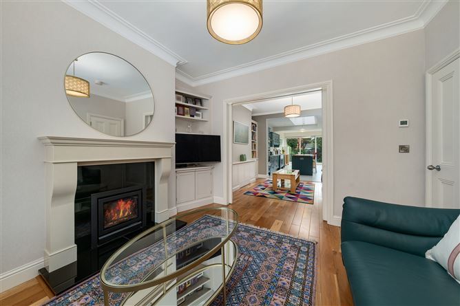 https://photos-a.propertyimages.ie/media/9/8/2/4939289/c5c5ee28-622b-45fb-aa05-50f42dc712c7_l.jpg