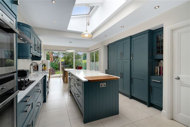 https://photos-a.propertyimages.ie/media/9/8/2/4939289/c5c5ee28-622b-45fb-aa05-50f42dc712c7_l.jpg