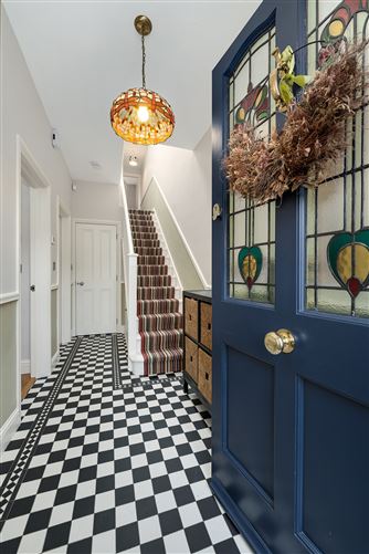 https://photos-a.propertyimages.ie/media/9/8/2/4939289/c5c5ee28-622b-45fb-aa05-50f42dc712c7_l.jpg