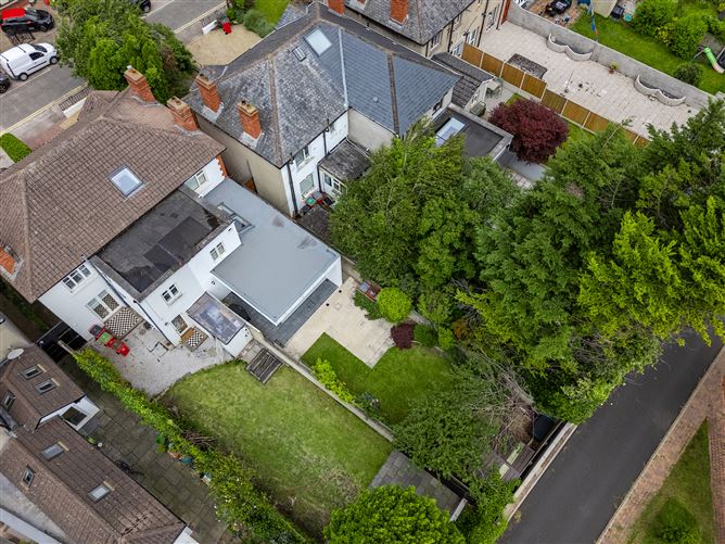 https://photos-a.propertyimages.ie/media/9/8/2/4939289/c5c5ee28-622b-45fb-aa05-50f42dc712c7_l.jpg