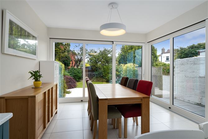 https://photos-a.propertyimages.ie/media/9/8/2/4939289/c5c5ee28-622b-45fb-aa05-50f42dc712c7_l.jpg