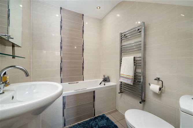 https://photos-a.propertyimages.ie/media/9/8/2/4939289/c5c5ee28-622b-45fb-aa05-50f42dc712c7_l.jpg