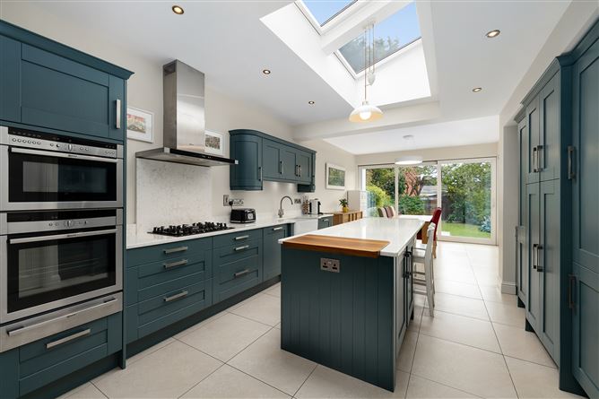 https://photos-a.propertyimages.ie/media/9/8/2/4939289/c5c5ee28-622b-45fb-aa05-50f42dc712c7_l.jpg