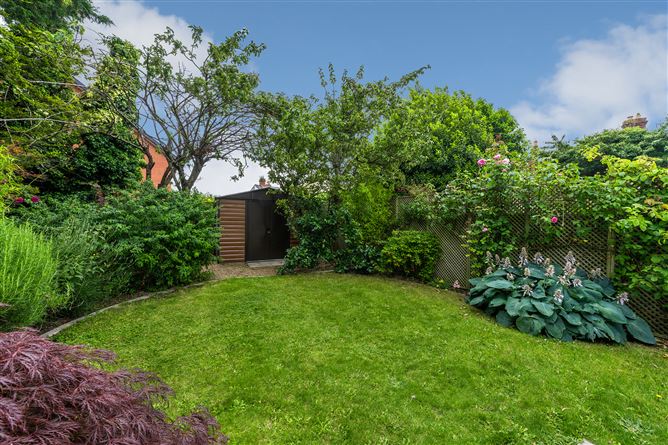 https://photos-a.propertyimages.ie/media/9/8/2/4939289/c5c5ee28-622b-45fb-aa05-50f42dc712c7_l.jpg