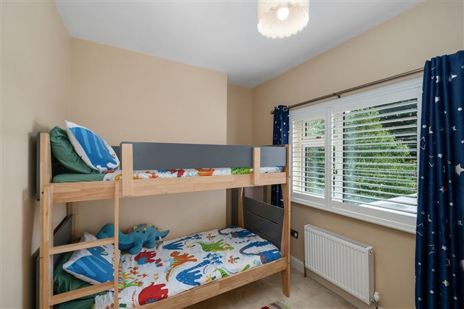 https://photos-a.propertyimages.ie/media/9/8/2/4939289/c5c5ee28-622b-45fb-aa05-50f42dc712c7_l.jpg