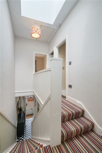 https://photos-a.propertyimages.ie/media/9/8/2/4939289/c5c5ee28-622b-45fb-aa05-50f42dc712c7_l.jpg
