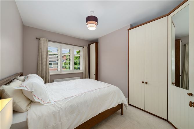 https://photos-a.propertyimages.ie/media/9/8/2/4939289/c5c5ee28-622b-45fb-aa05-50f42dc712c7_l.jpg