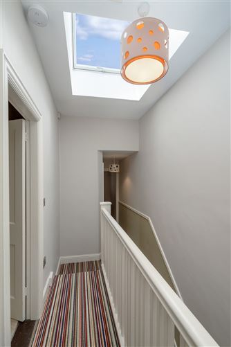 https://photos-a.propertyimages.ie/media/9/8/2/4939289/c5c5ee28-622b-45fb-aa05-50f42dc712c7_l.jpg