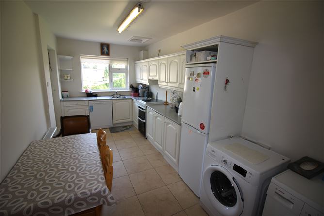 8 Oakwood, Macroom, Cork
