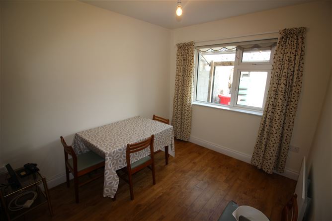 8 Oakwood, Macroom, Cork