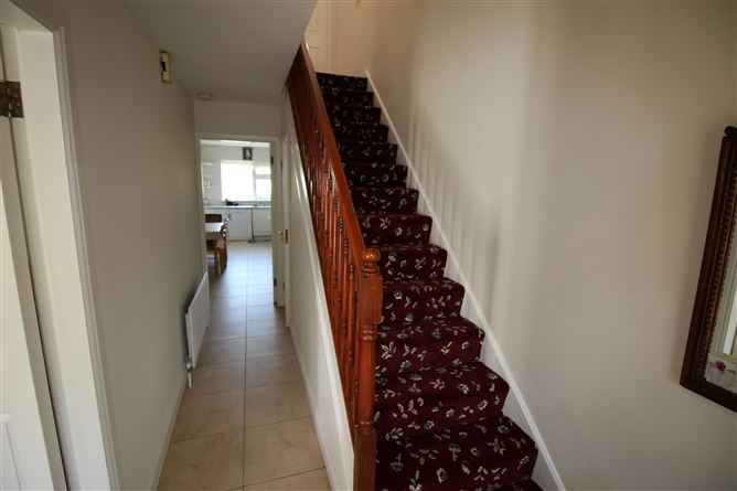 8 Oakwood, Macroom, Cork