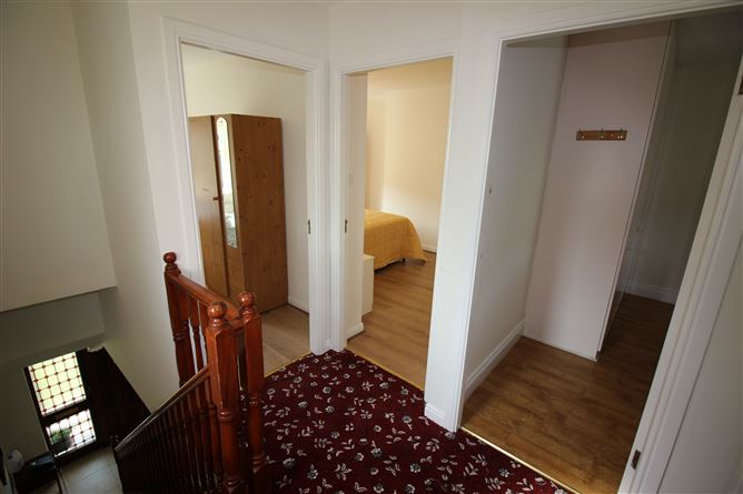 8 Oakwood, Macroom, Cork