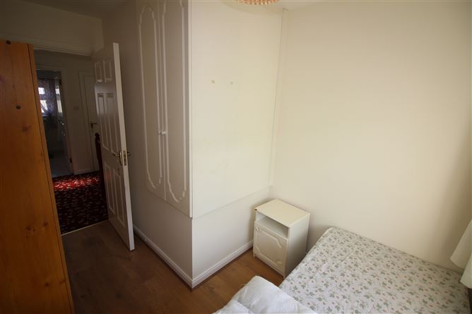 8 Oakwood, Macroom, Cork