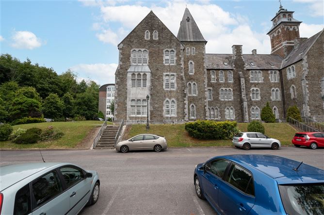402 Atkins Hall, Lee Road, Cork