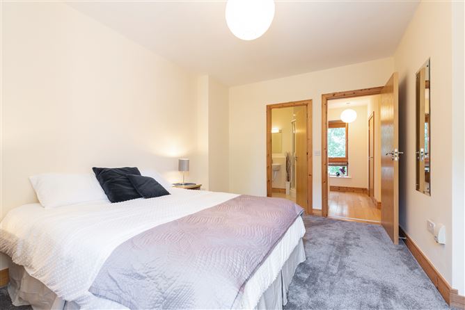 2D Belarmine Court, Stepaside, Dublin 18