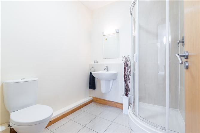 2D Belarmine Court, Stepaside, Dublin 18