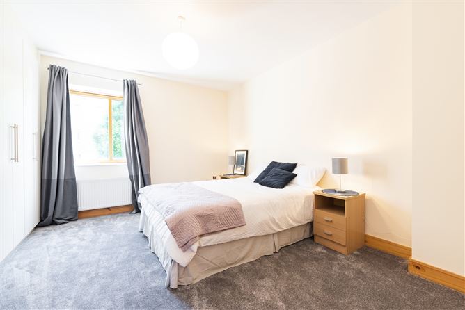 2D Belarmine Court, Stepaside, Dublin 18