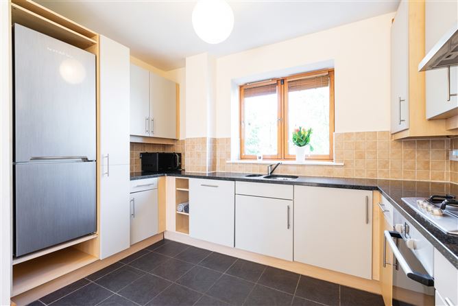 2D Belarmine Court, Stepaside, Dublin 18