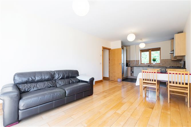 2D Belarmine Court, Stepaside, Dublin 18