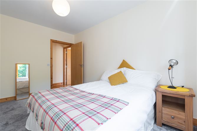 2D Belarmine Court, Stepaside, Dublin 18