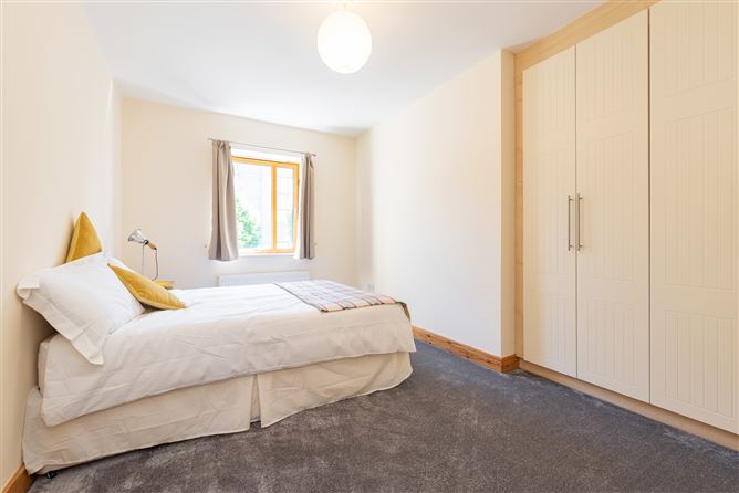2D Belarmine Court, Stepaside, Dublin 18