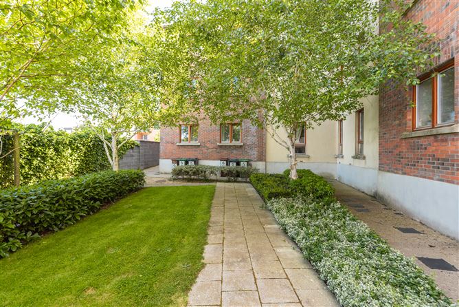 2D Belarmine Court, Stepaside, Dublin 18