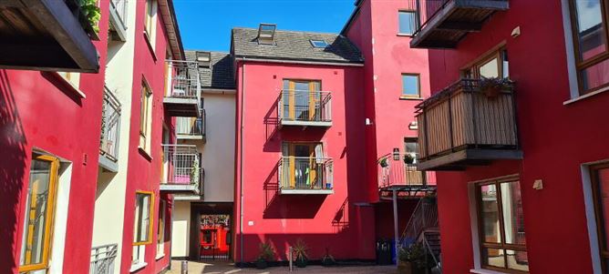13 The County, Bridge Street, Carrick-On-Shannon, Leitrim