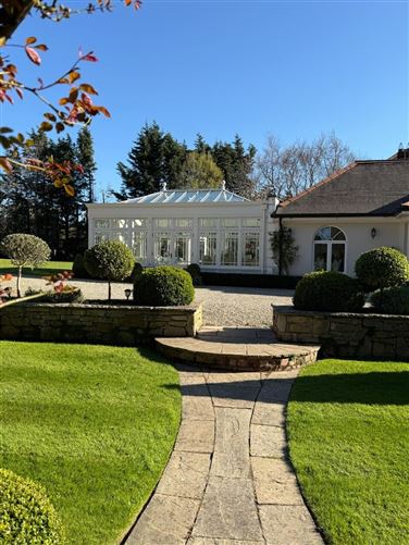 https://photos-a.propertyimages.ie/media/9/8/5/4929589/b191780a-f9da-441d-a4e3-76609b32efa6_l.jpg