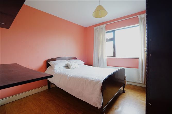 15 Comeragh Estate , Lismore, Waterford