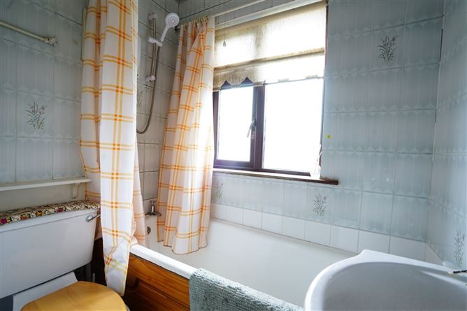 15 Comeragh Estate , Lismore, Waterford