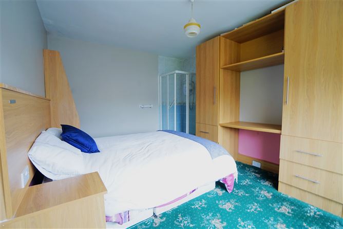 15 Comeragh Estate , Lismore, Waterford