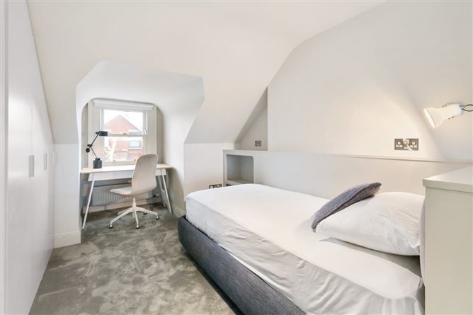 30 Oaklands Park, Sandymount, Dublin 4