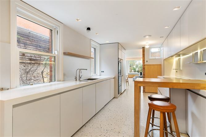 30 Oaklands Park, Sandymount, Dublin 4